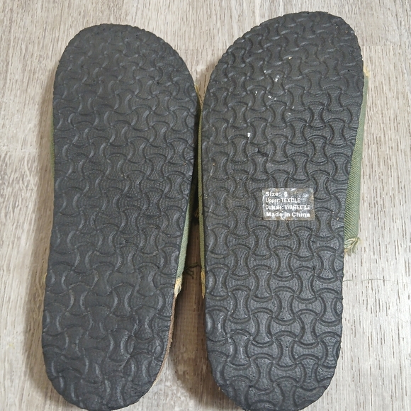 Olivia Miller Green/olive Frayed Buckle Sandals/slide On. Size 8. - Picture 5 of 7